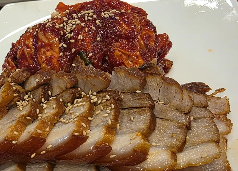 "아니, 나쁜 사람들! 자기들만 맛있는 보쌈먹고..."