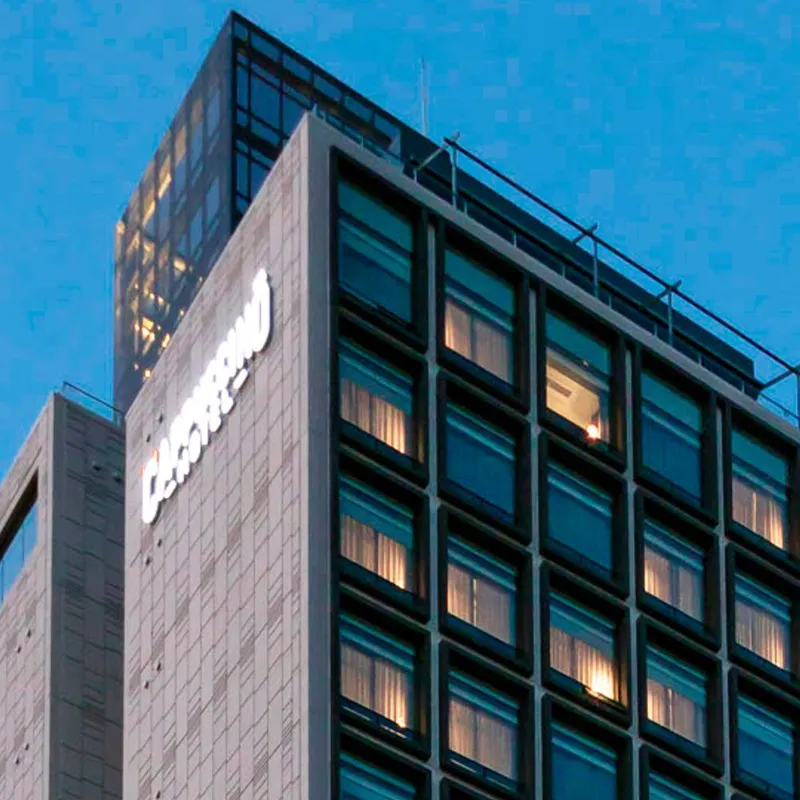 강남에 위치한, 브랜드 교체 가능하고, 사이즈 적당한 ‘호텔 카푸치노’