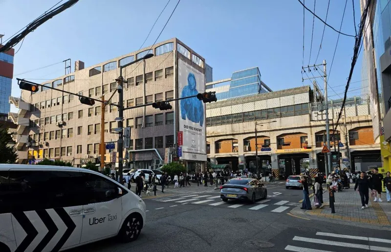 성수동 북쪽과 남쪽에서 벌어지는 서로 다른 주차 전쟁