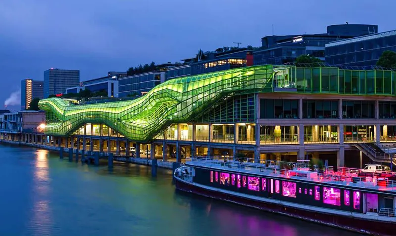 파리 레 독스, 콘크리트 화물 창고 안에 조성된 패션과 디자인 도시